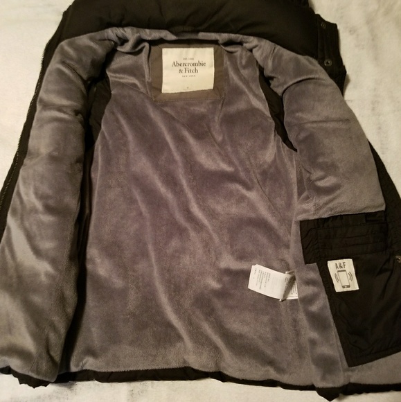 Abrecombie & Fitch Black Vest with a hood!⚫ - Picture 5 of 7